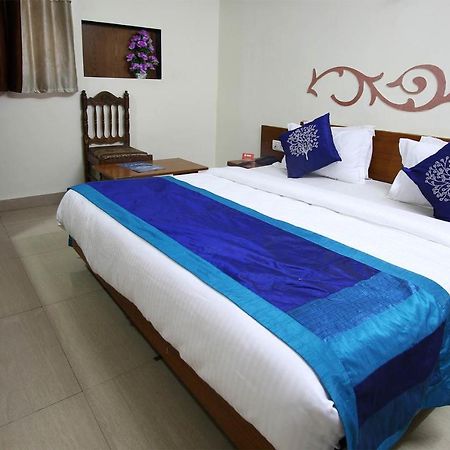 אחמדאבאד Hotel Campus מראה חיצוני תמונה
