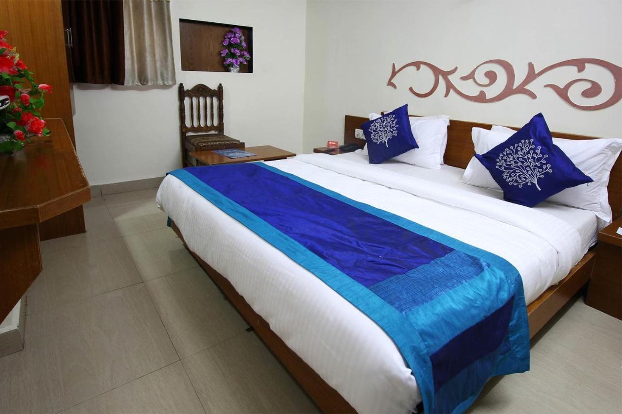 אחמדאבאד Hotel Campus מראה חיצוני תמונה