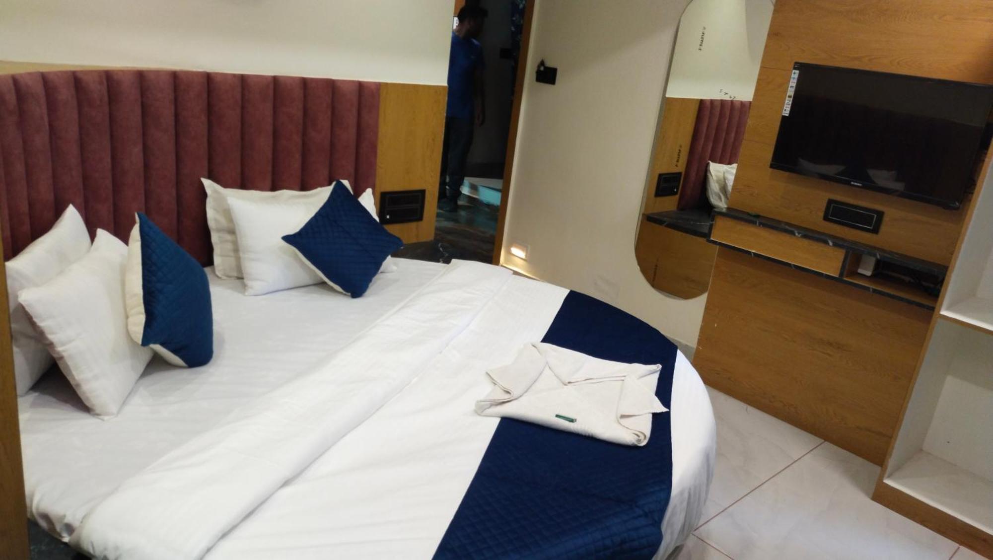 אחמדאבאד Hotel Campus מראה חיצוני תמונה