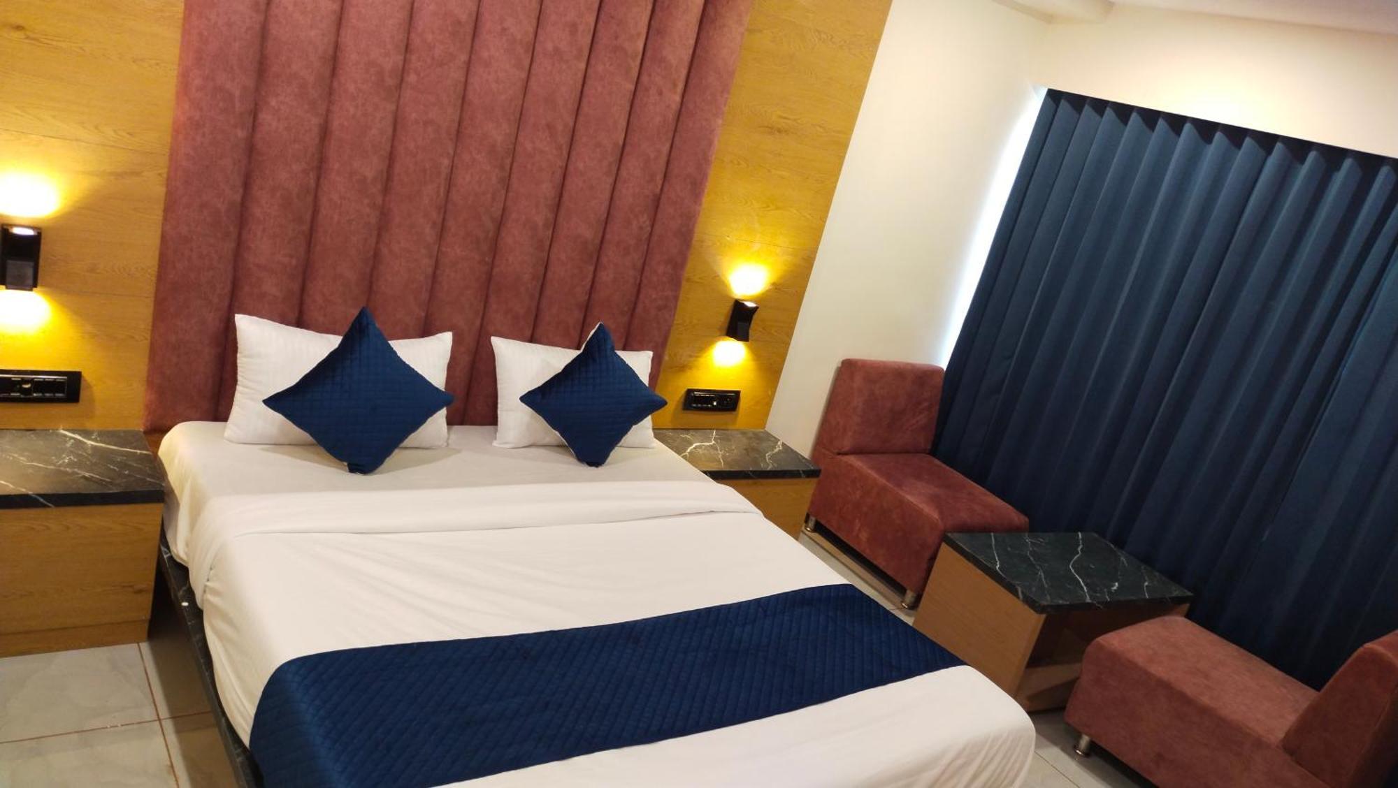 אחמדאבאד Hotel Campus מראה חיצוני תמונה